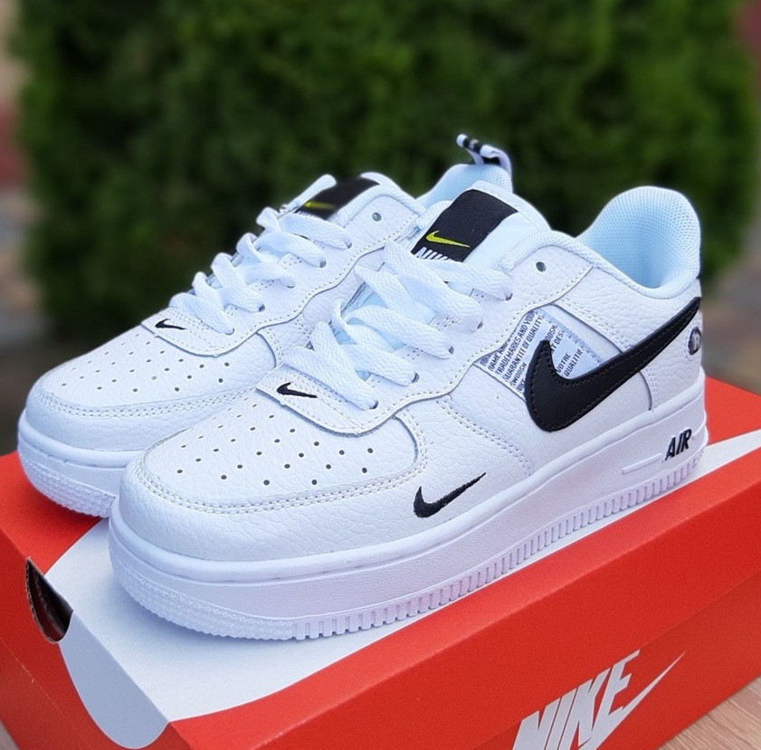 Жіночі кросівки Nike Air Force 1 LV8 весна-осінь низькі білі. Живе фото. топ