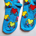 Модні яскраві шкарпетки з принтом Серце з ногами та руками, фото 3