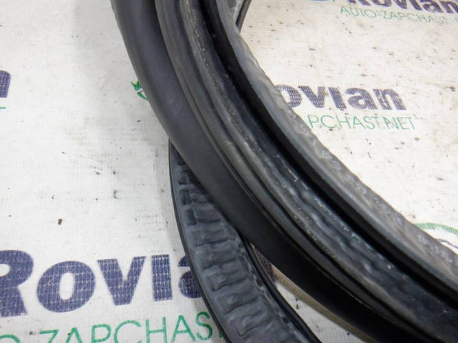 Купить Уплотнитель двери передний (Універсал) Skoda OCTAVIA 2 A5 2004 ...