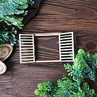 Вікно зі віконницями дерев'яне