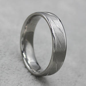 Кольцо серебристое из ювелирной медицинской стали от Stainless Steel марка 316 L ширина 7 мм нарезка