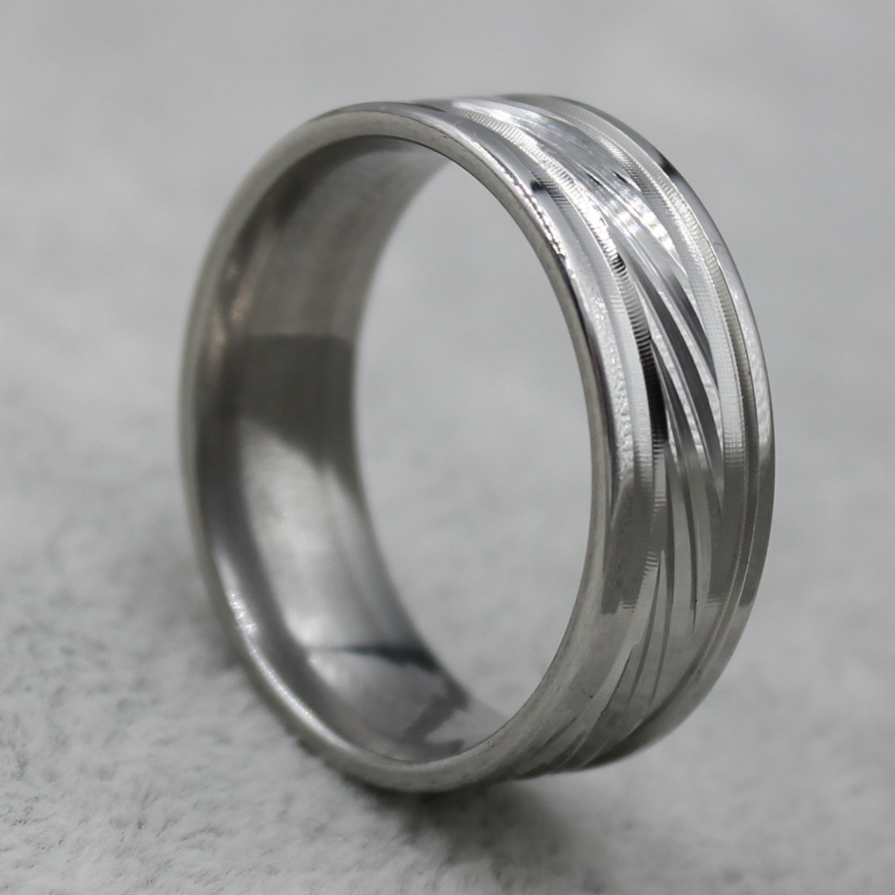 Мужское кольцо серебристое от Stainless SteeL нержавеющая сталь лазерный рисунок нарезки 8 мм ширина