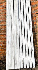 Брашированная имитация бруса с белой выкраской и патированием для отделки потолка 1