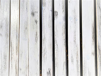 Брашированная имитация бруса с белой выкраской и патированием для отделки потолка 2