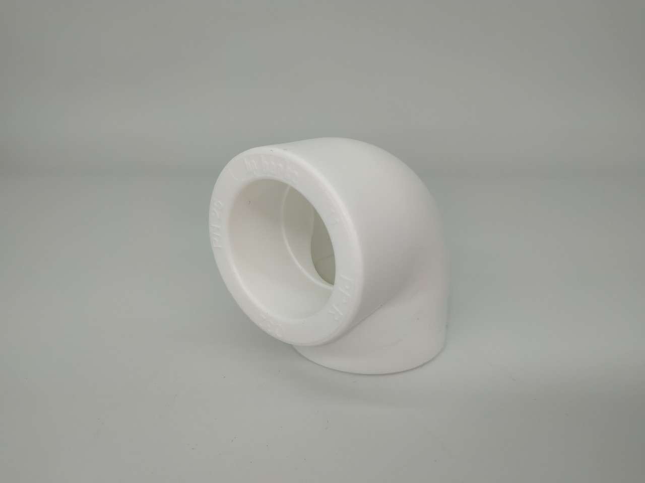 Косинець поліпропіленовий Berke Plastik 90*/25мм білий
