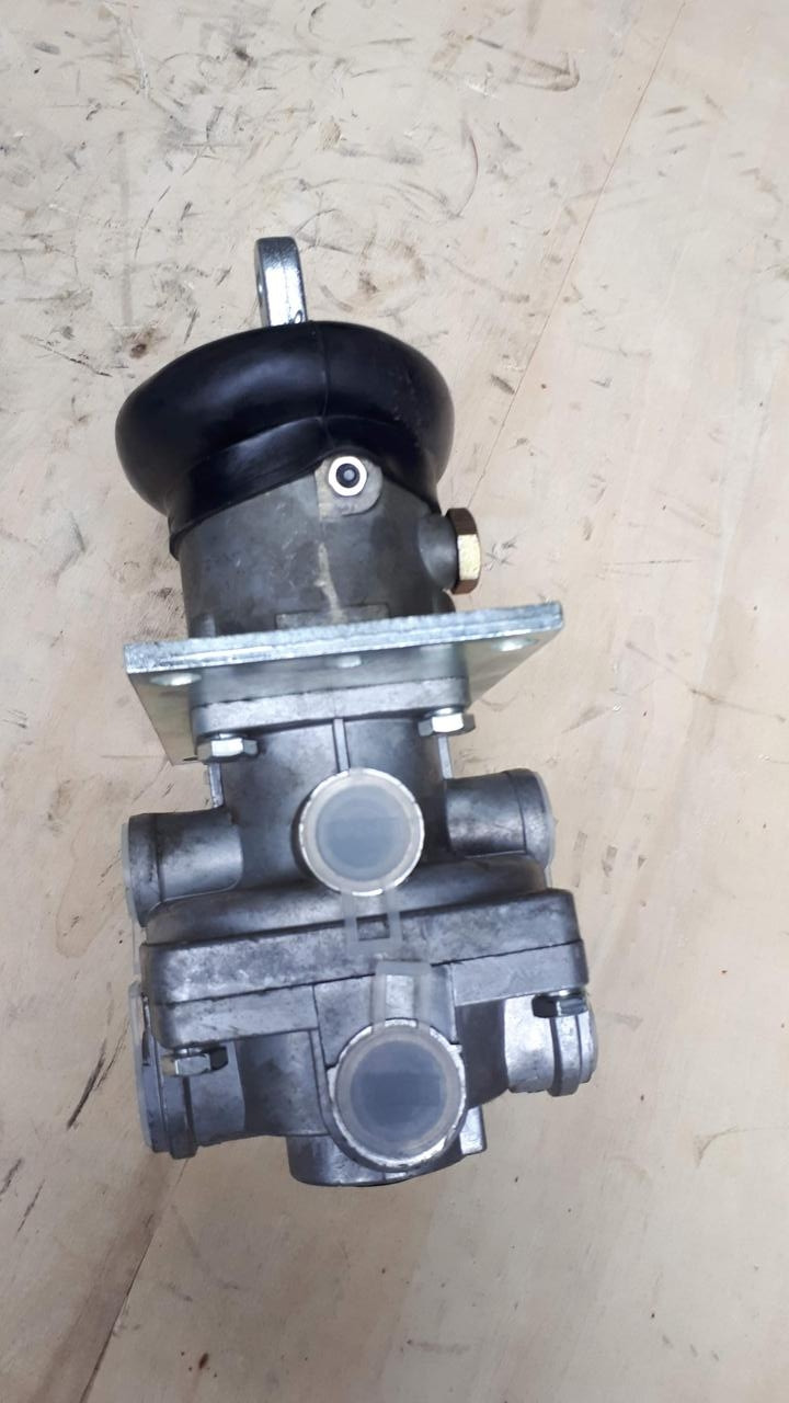 100-3514008-01 Кран гальмівний 2-х секційний в зборі КАМАЗ (1003514008)