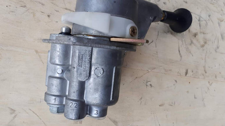 6029-3537010 Кран гальмівний з ручним приводом в сб 64221-3537310 КРАЗ МАЗ КАМАЗ, фото 2