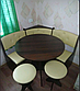 Компактний кухонний куточок із круглим столом і табуретами, фото 9