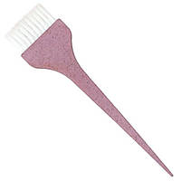 Кисточка для нанесения краски на волосы. Розовая с плоской ручкой.