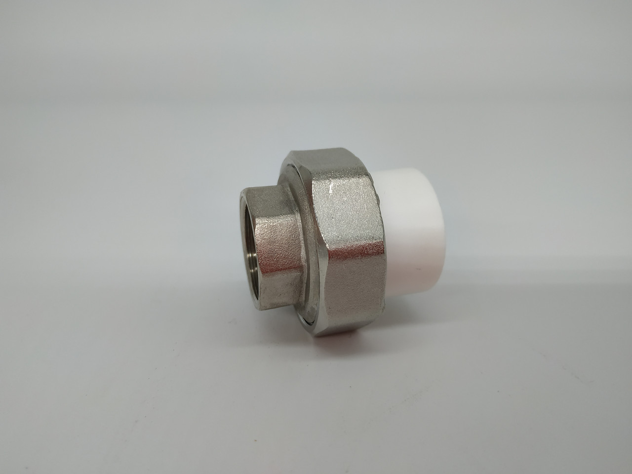 Муфта поліпропіленова Berke американка розбірна ВР 25х3/4" біла, фото 1