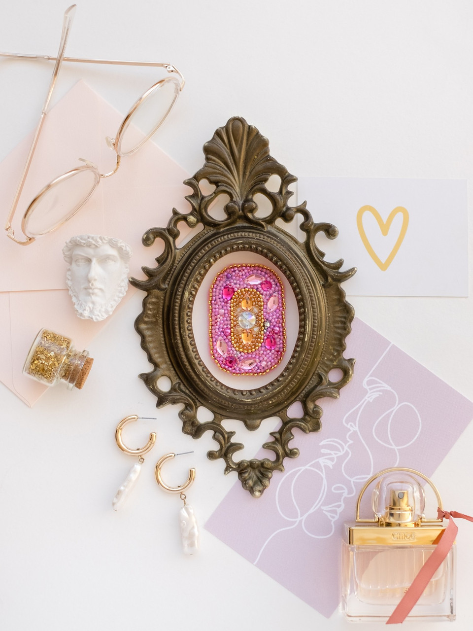 Брошка з бісеру Буква О  AD-079