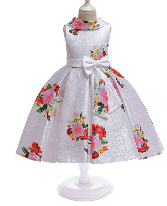Ошатний  біла сукня для дівчинкиElegant white dress for the girl.