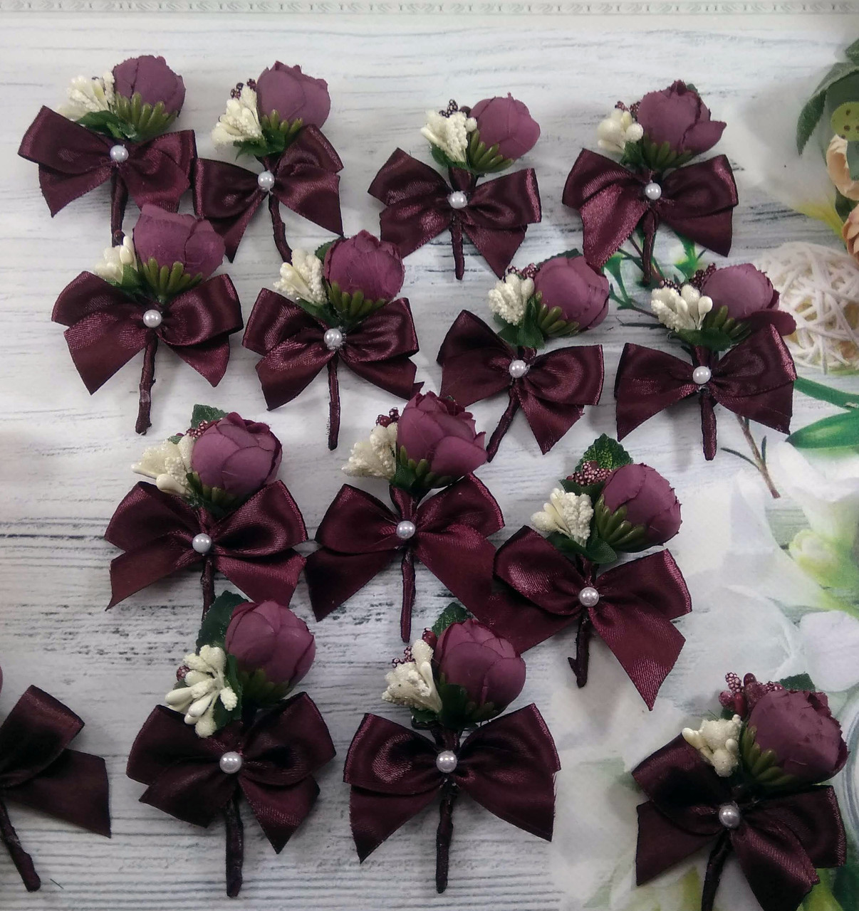 Свадебные бутоньерки для гостей в цвете марсала - фото 4 - id-p251286257