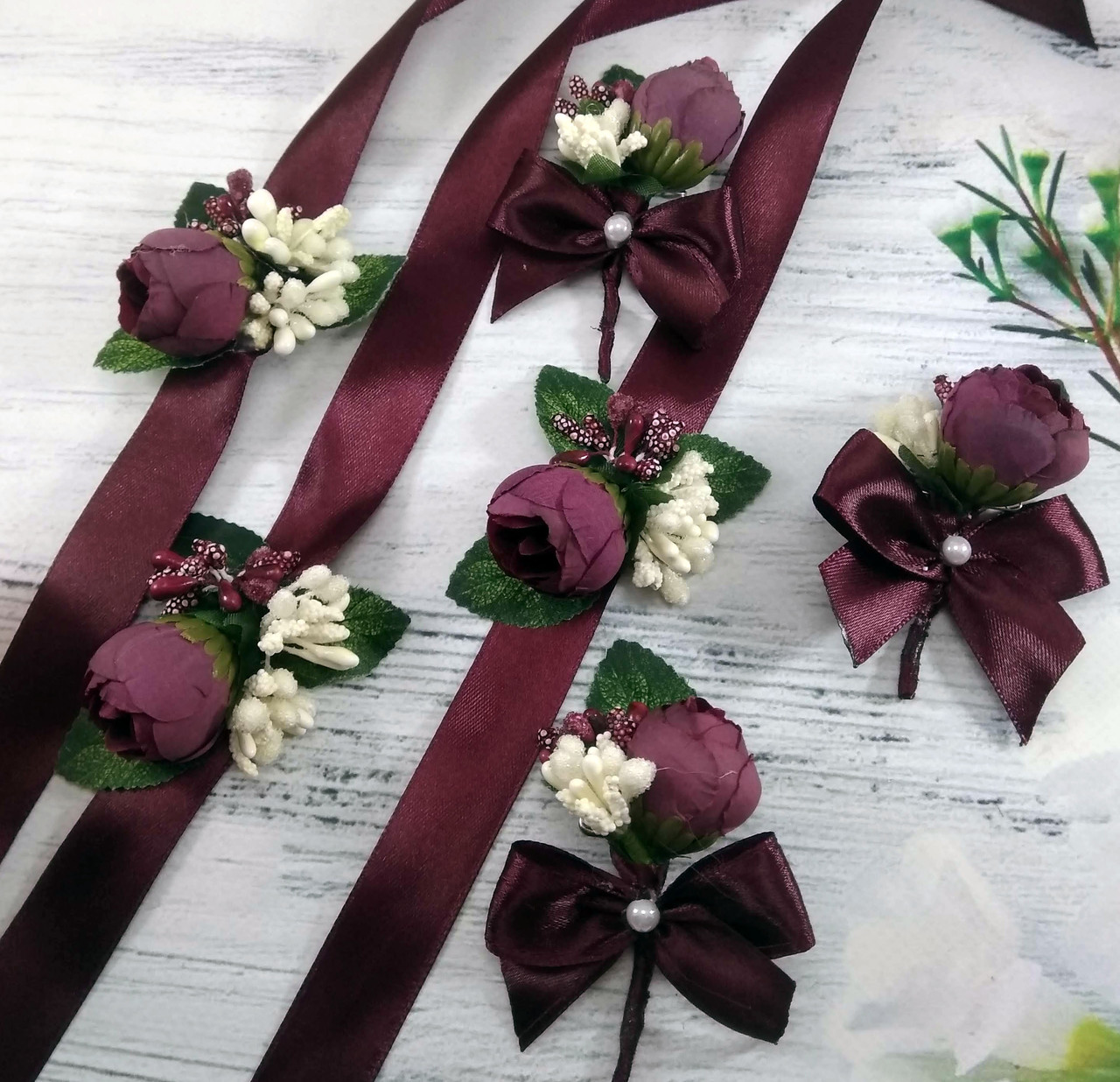 Свадебные бутоньерки для гостей в цвете марсала - фото 2 - id-p251286257