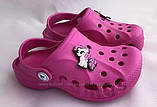 Крокси шльопанці для дівчинки. Босоніжки сандалети пляжні. Гумові тапочки сабо CROCS (малинові), фото 2