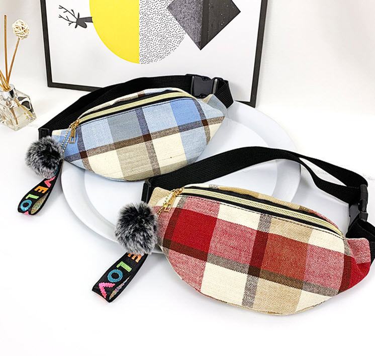 Стильна сумка в карту та з помпоном