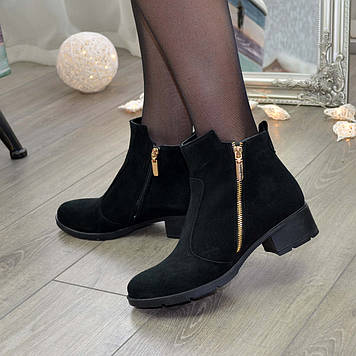 Жіночі замшеві черевики на невисоких підборах, колір чорний