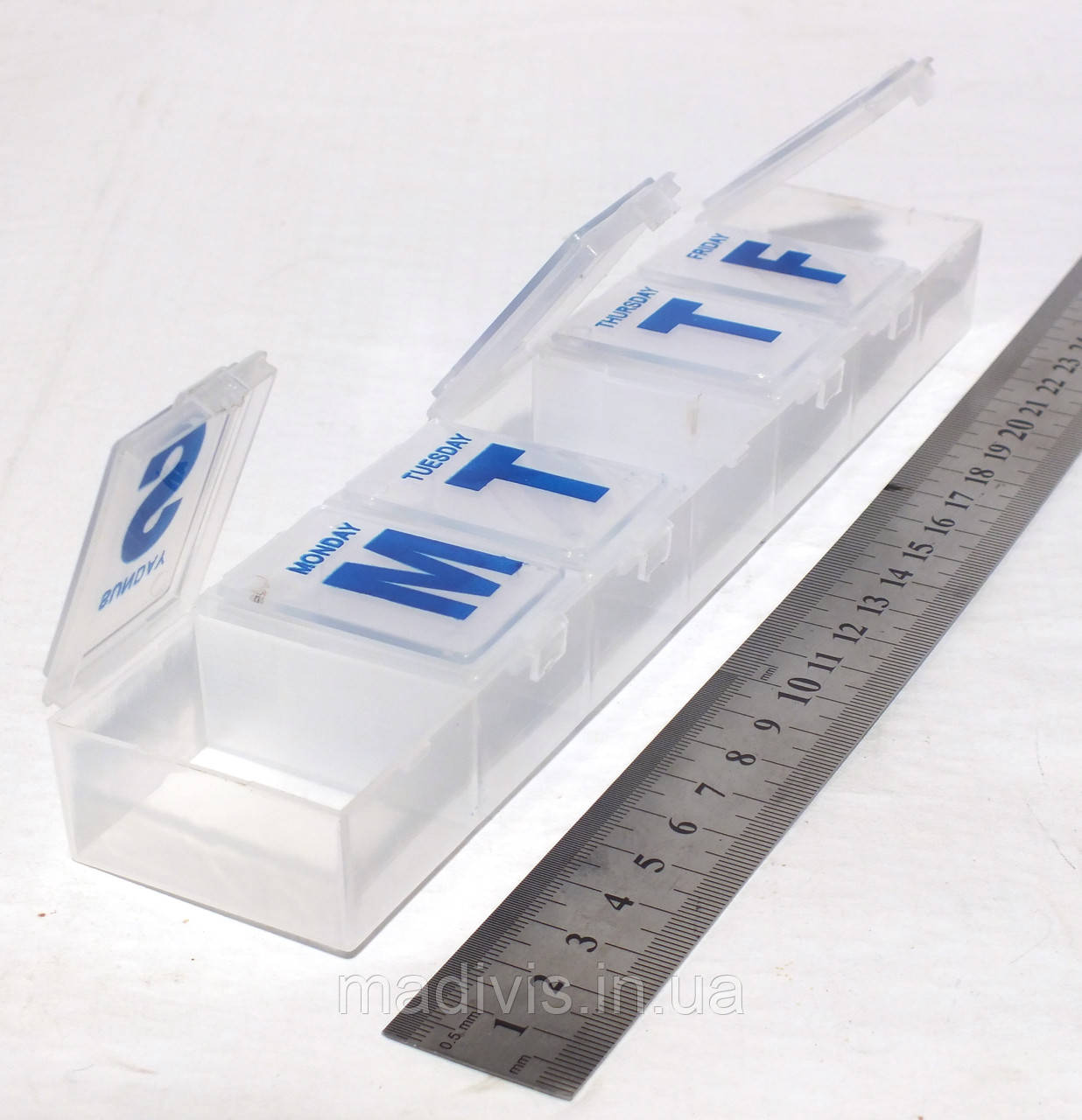 Большой органайзер таблетница с буквами на 7 ячеек, контейнер для таблеток (23 х 5 х 2,5 см.) - фото 1 - id-p1181598532