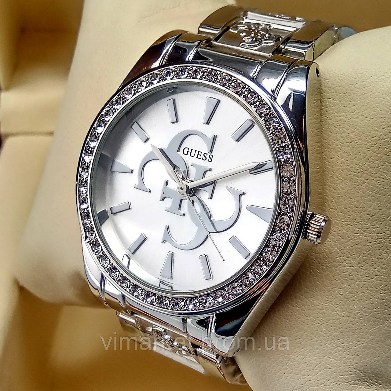 Жіночі кварцові наручні годинники Guess на металевому браслеті кольору срібло, сріблястий циферблат