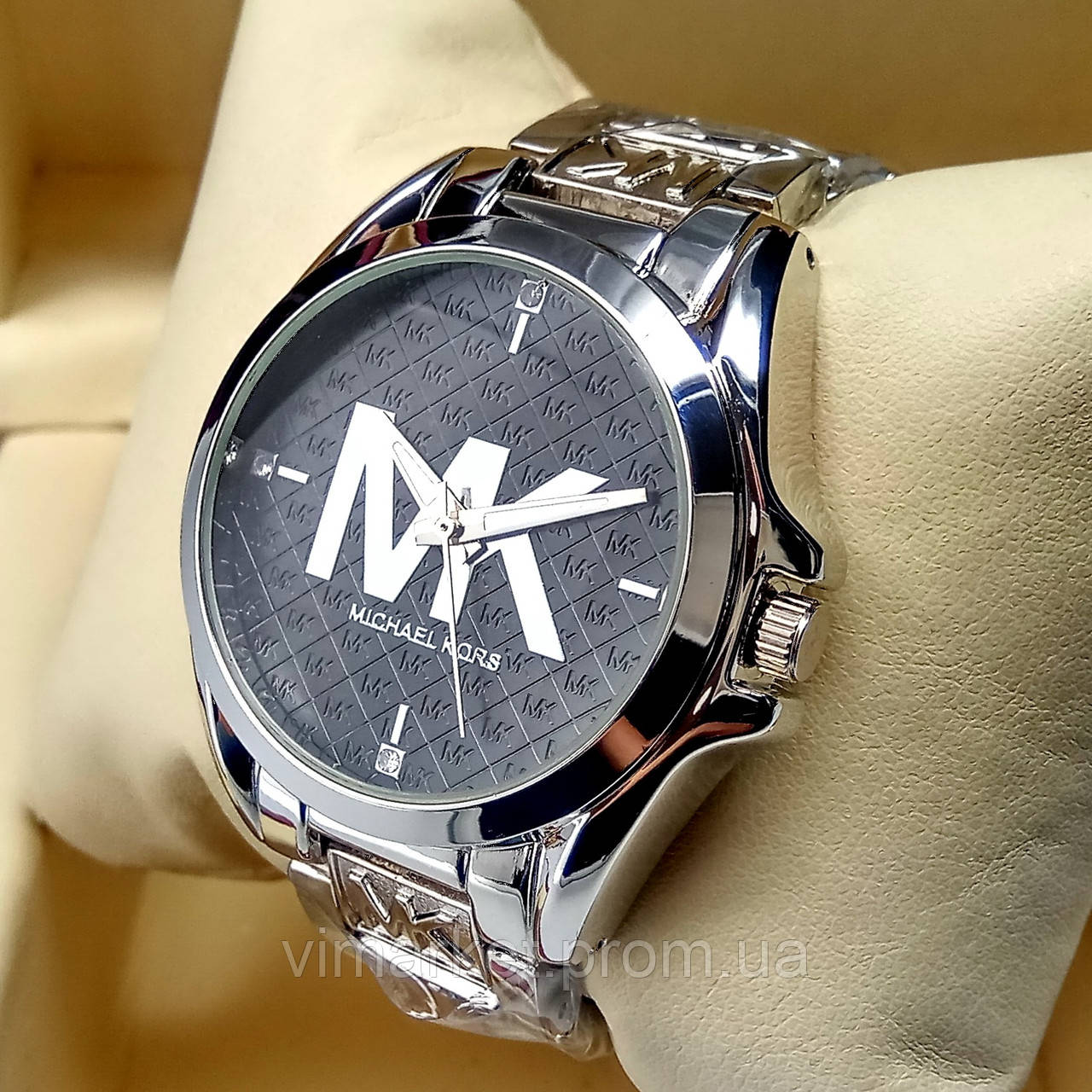 Жіночі кварцові наручні годинники Michael Kors MK-570 на металевому браслеті срібного кольору чорний цифербл