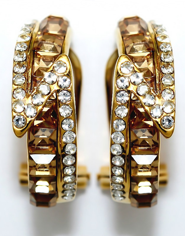 Сережки Neoglory. Позолота. Камені: пудровий та білий циркон. Довжина: 2.3 см. Ширина: 7 мм.