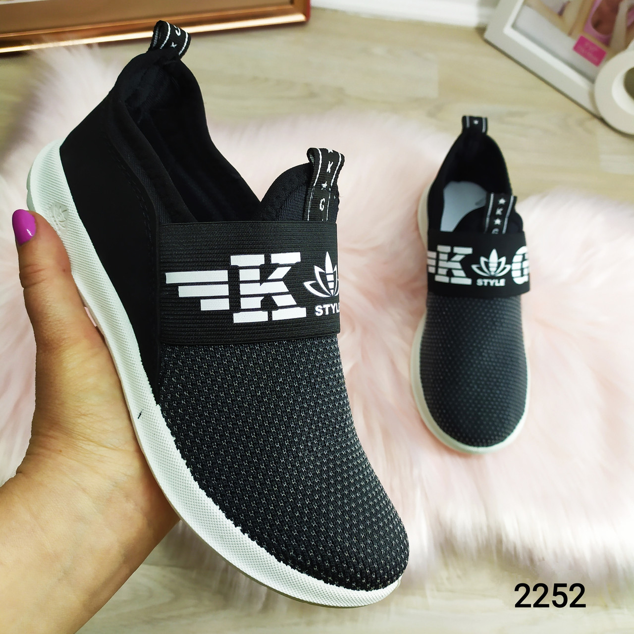 Жіночі текстильні мокасини, кросівки сірого кольору.