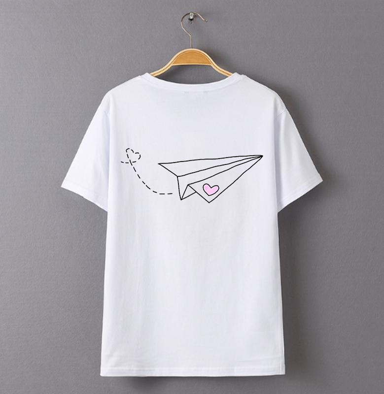 Стильна жіноча футболка з паперовим літаком