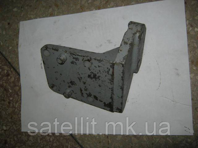 Болт кронштейна гідромуфти правий, 5320-1001010