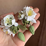 Білі сережки ручної роботи з квітами "Білі тюльпани з фрезиями ", фото 7
