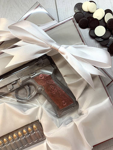 Купить Шоколадный пистолет в премиальной коробке. Оригинальный подарок ...