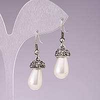 Сережки підвіски з перлами краплевидной форми (іміт.) з темними стразами (метал під срібло) 3,5 * 1см купити біжутерію дешево