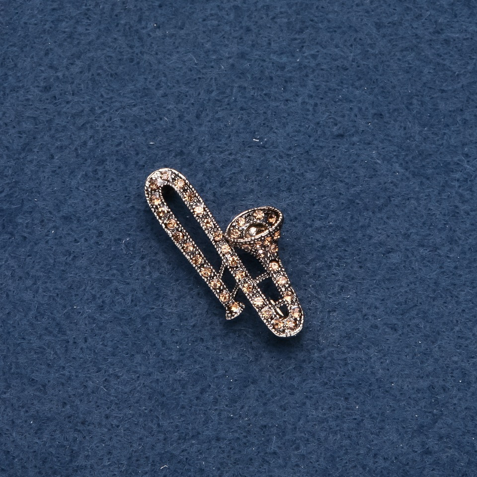 Брошка музична серія "Труба" 38х20мм метал "золото" купити біжутерію гуртом в інтернеті