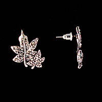 Сережки-пусети Кленовий лист, темні стрази, метал під срібло, 20мм купити біжутерію дешево оптом в інтернеті