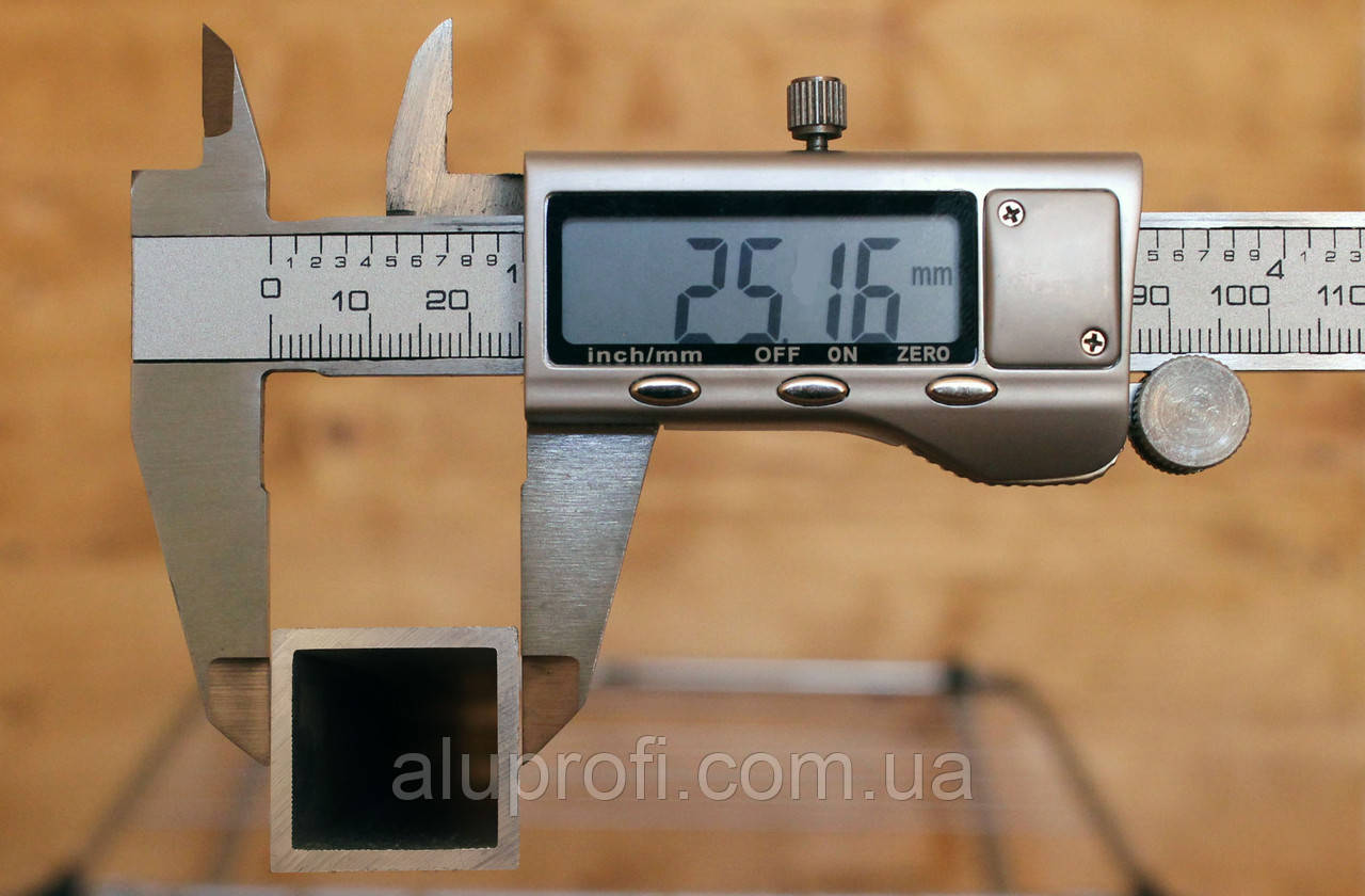 Труба алюмінієва 25х25х1,5мм АД31 Т5