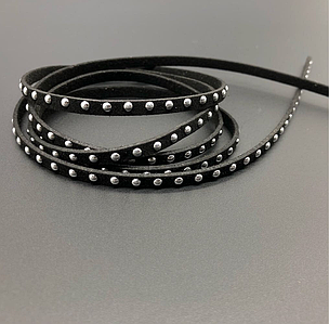 Шкіряні шнурки з камінчиками. Колір чорний. 120см. 5мм