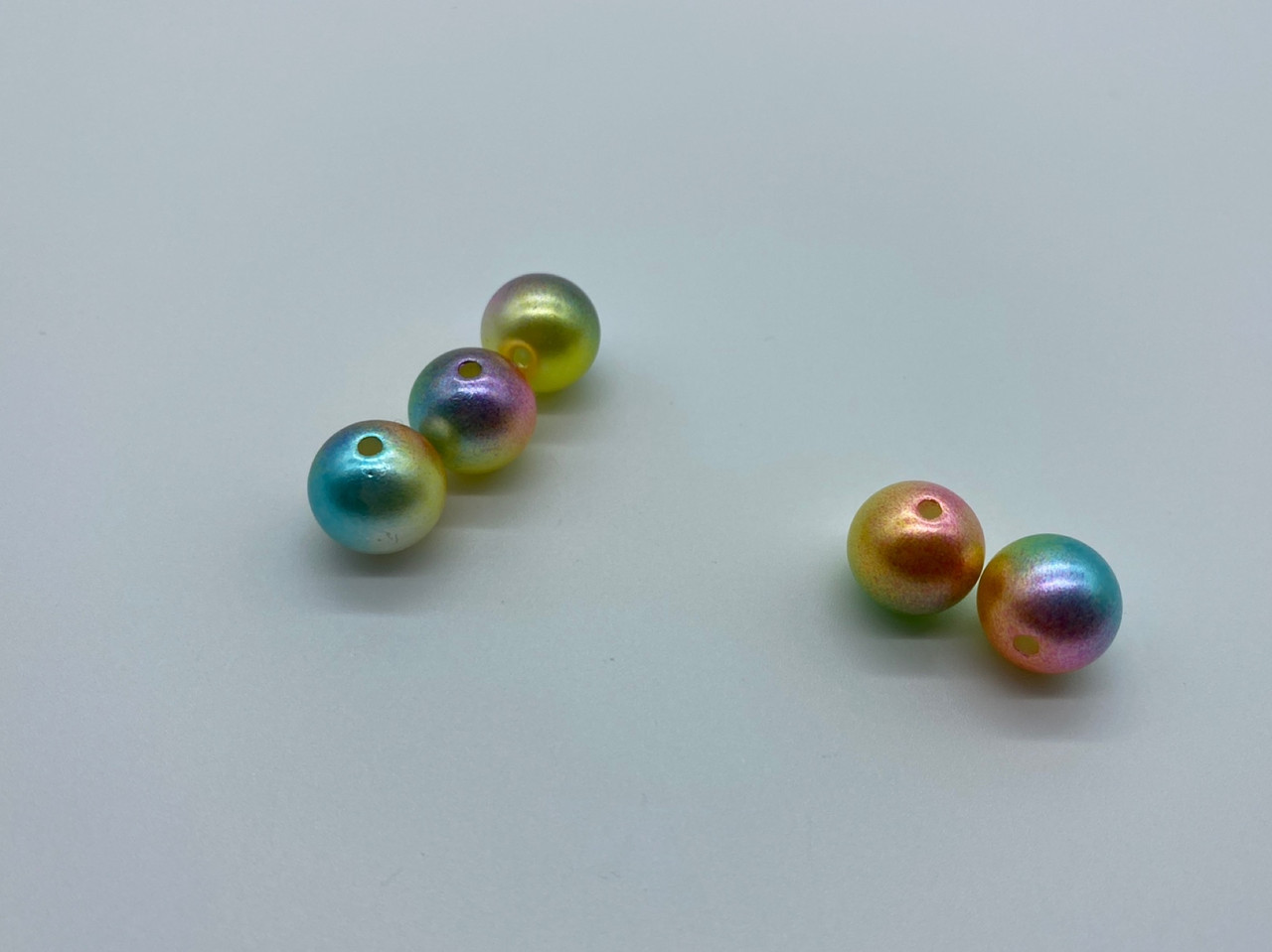 Намистини діаметром 10 мм кольору "Райдуга" з отвором під волосінь для декору, хобі, рукоділля.