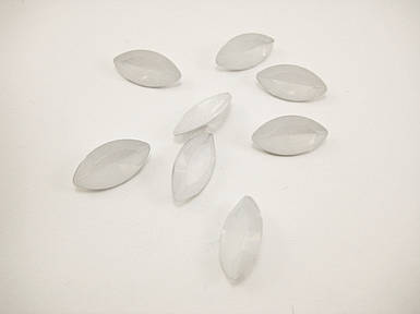 Стрази камені для прикрашання предметів / Пелюстка / Колір білий матовий / 9*18 мм