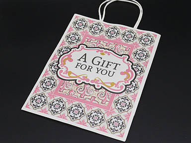 Паперовий крафт-пакет з візерунком і ручками Колір рожевий. 21х27х11см