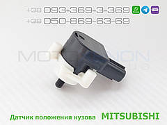 Датчик положення кузова Mitsubishi Pajero Wagon передній 8651A064 датчик висоти, рівня коректора фар (AFS)