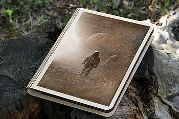 Смарт Скетчбукдалі від землі (блокнот у дерев'яній обкладинці)