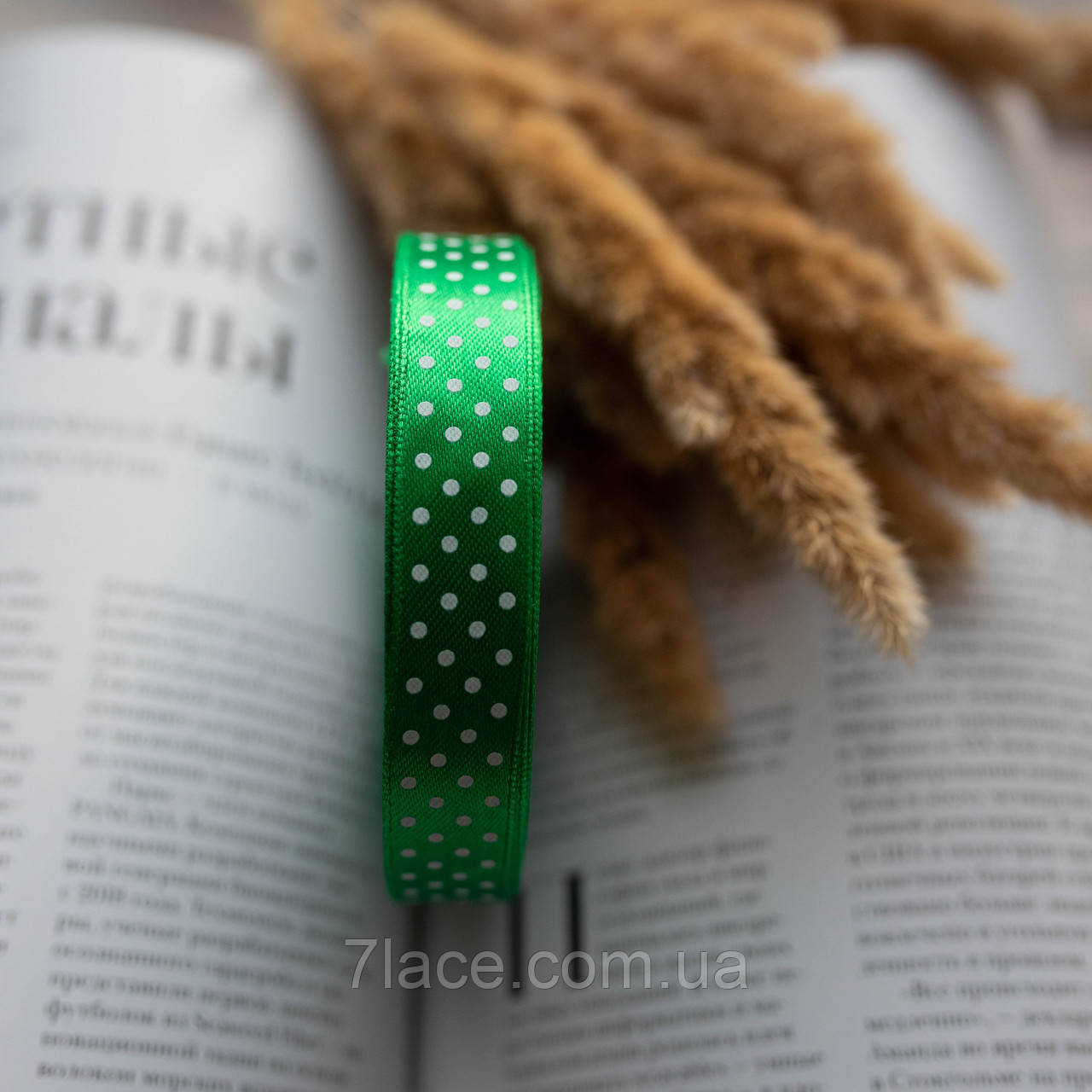 Стрічка атласна в горошок/колір зелений/ширина 1,5 см/бобіна 23 м, фото 1