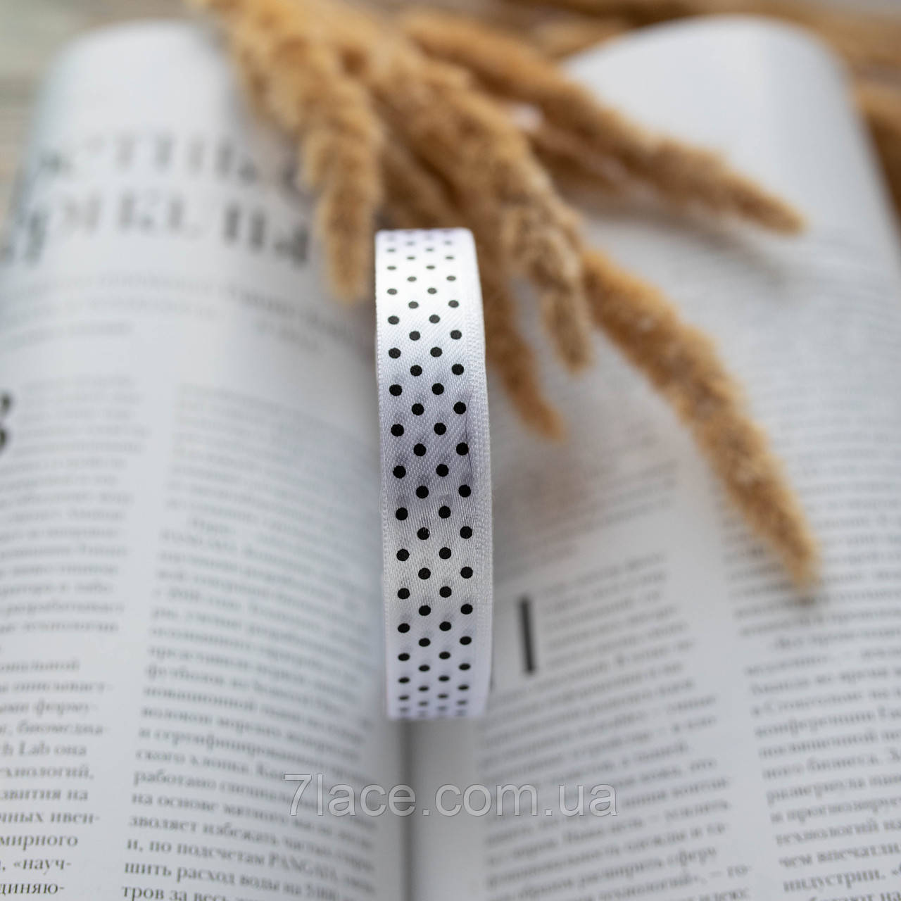 Стрічка атласна в горошок/колір білий/ширина 1,5 см/бобіна 23 м, фото 1