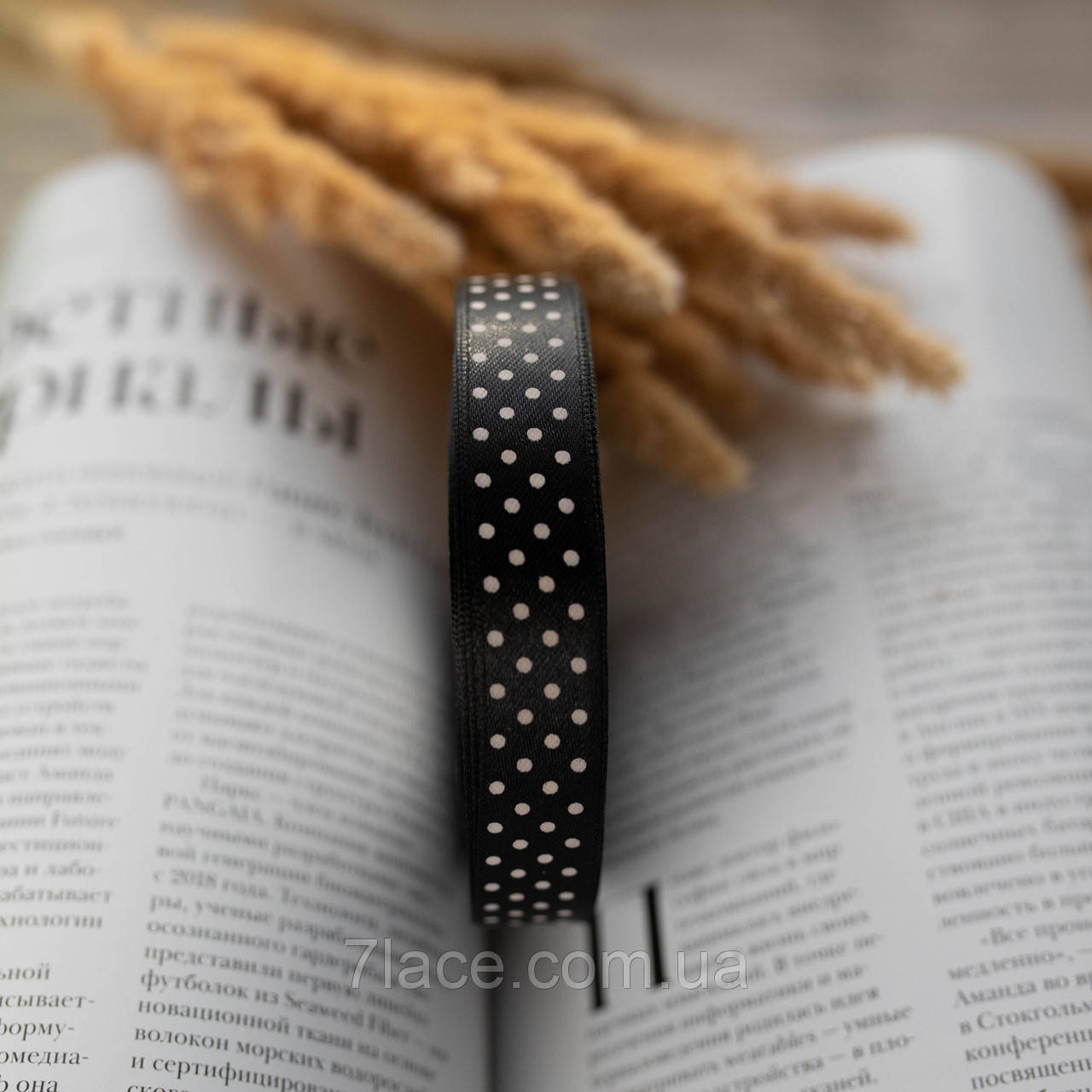 Стрічка атласна в горошок/колір чорний/ширина 1,5 см/бобіна 23 м