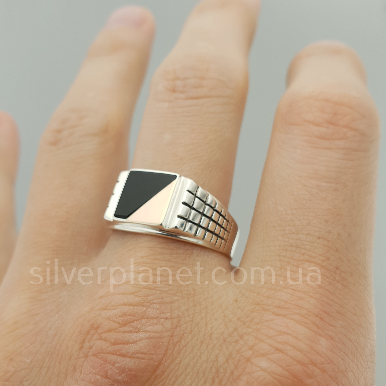 Чоловіче срібне кільце з золотом і оніксом 124з 21.5, фото 1
