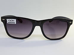 Сонцезахисні окуляри з чорною лінзою