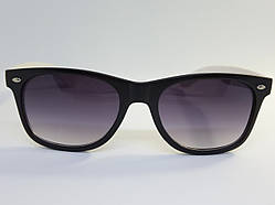 Сонцезахисні окуляри з чорною лінзою