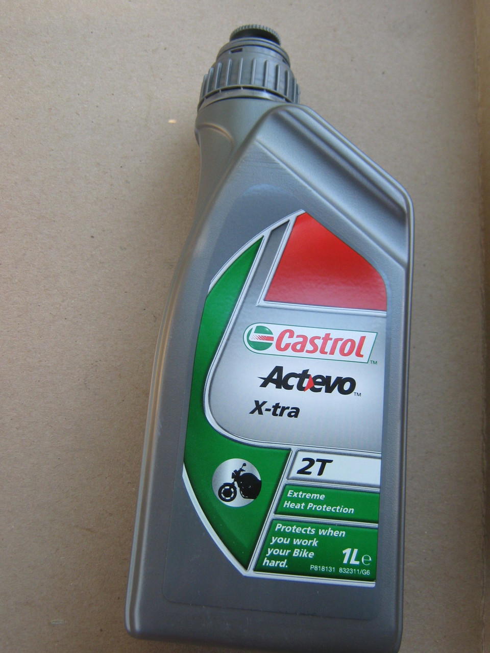 Моторное масло полусинтетические Castrol Act Evo 2T для 2-х тактных двигателей - фото 1 - id-p157641367