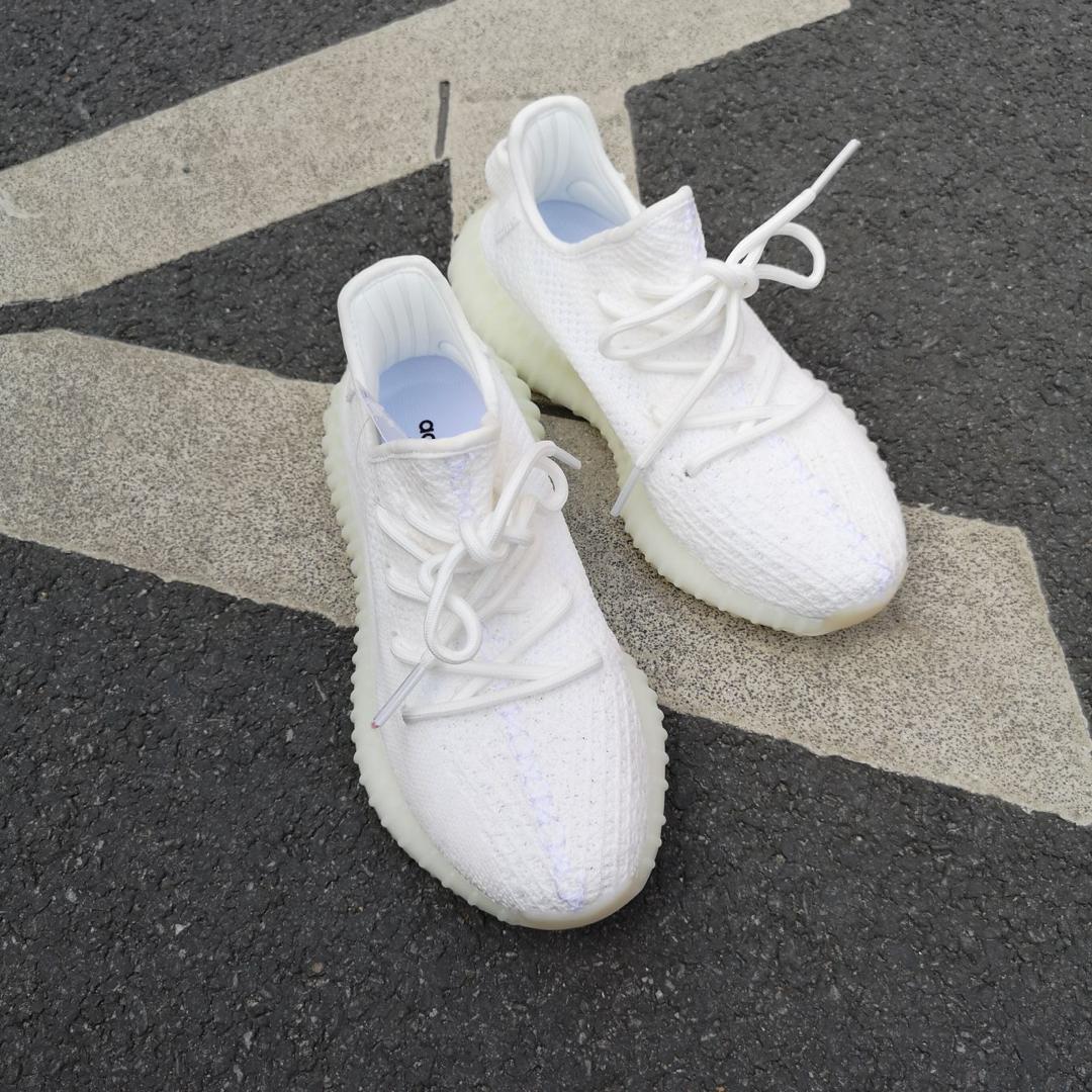 Кросівки білі Yeezy