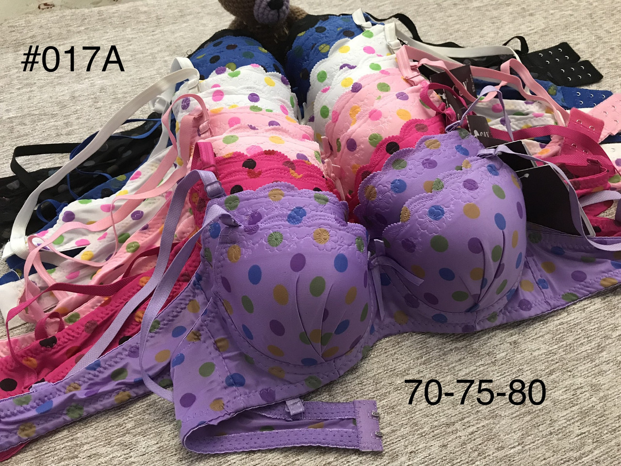 Бюстгальтер у горошок із вибитим квіточком