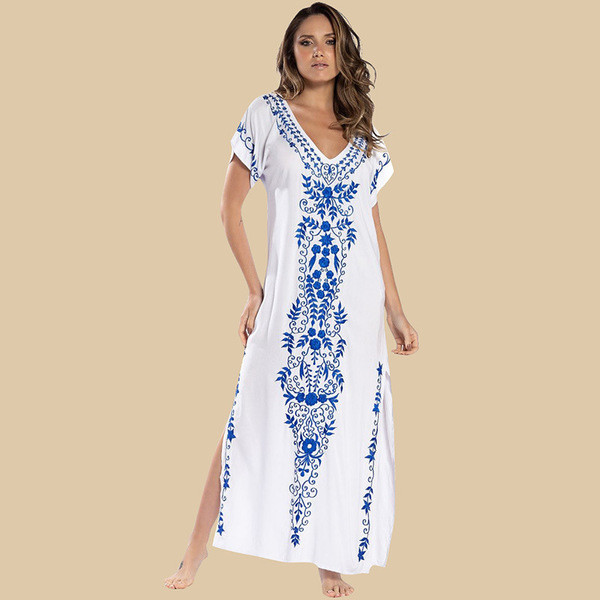 Туніка-плаття жіноча пляжна біла з голубою вишивкою довга з розрізами